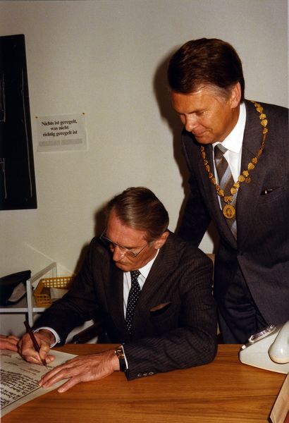 Datei:Klinikum Fürth Grundsteinlegung 6 Juli 1984 6.jpg