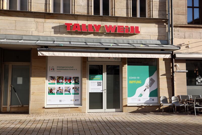 Datei:Impfstation Schwabacher Straße Jan 2022.jpg