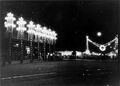 Schaustellerbuden während der Kärwa bei Nacht, 1935
