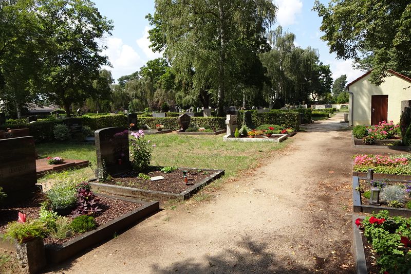 Datei:Friedhof Stadeln 2019.jpg