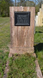 Grabstein Richard Sahlmann b.jpg