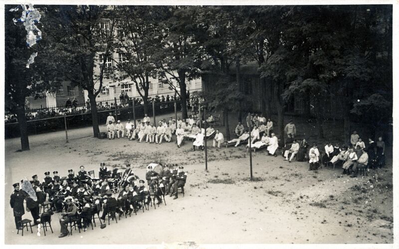 Datei:AK Vereinslazarett Fürth ngl ca 1915 3.jpg