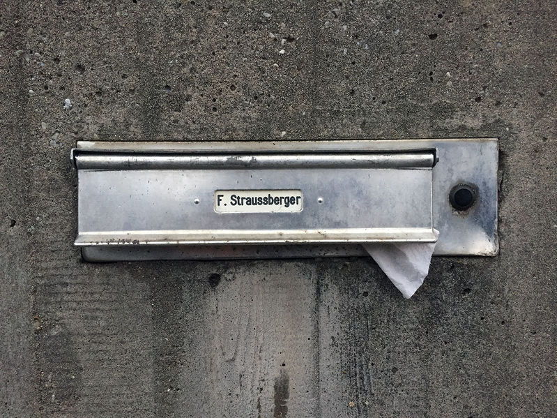 Datei:Briefkasten Gaststätte Straußberger.jpg