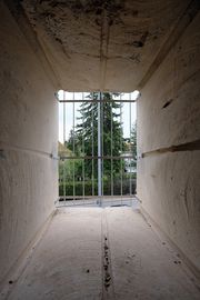 Kronacher Bunker Fensterausschnitt Mai 2020 2.jpg