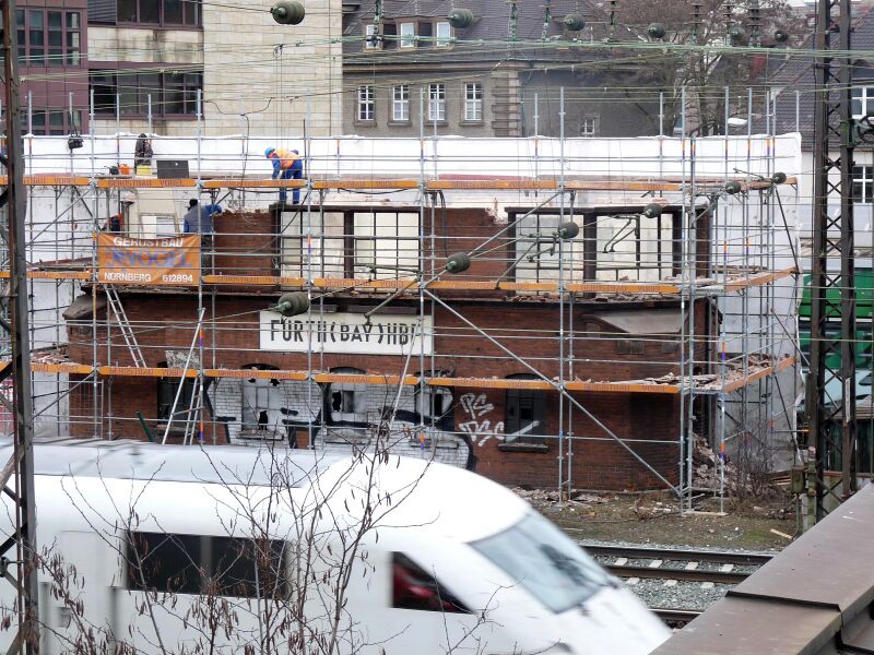 Datei:2010-02-26 Abriss Schrankenposten 8 (3).jpg