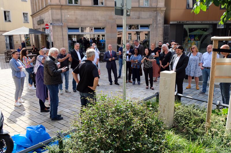 Datei:Denkmal Gastarbeiter Juli 2021.jpg