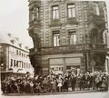 Michaelis-Kirchweih, Erntedankfestzug am Kohlenmarkt, Zuschauer vor Hirschenstraße 1 / 3. 1960er Jahre