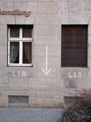 Luftschutzzeichen Badstraße.jpg