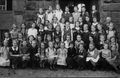 5. Schulklasse in der Pestalozzischule, rechts im Bild: Lehrer Hr. Flessa, ca. 1933/34