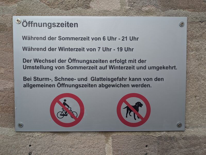 Datei:ÖffnungszeitenStädtischerFriedhof.jpg