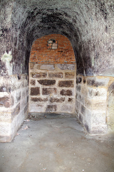 Datei:Bierkeller Burgfarrnbach 16.jpg