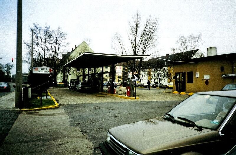 Datei:Tankstelle-19890000-ka-03-baw.jpg