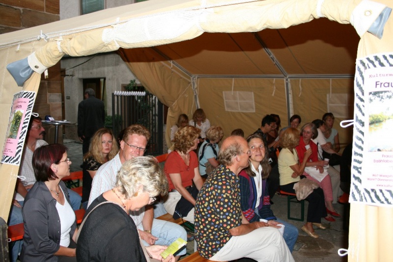 Datei:Frauenreich Ute Weidinger erzählte Geschichten über Frauen und Reichtum.JPG