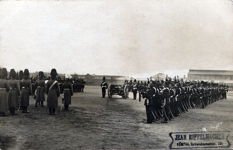 Datei:Militäraufstellung Südstadtkaserne 1 Weltkrieg.jpg