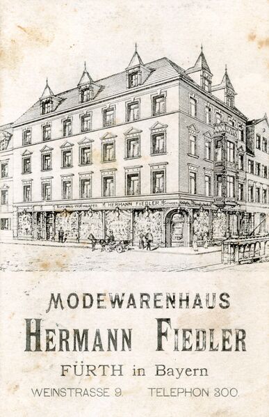 Datei:AK Modehaus Fiedler 23 Jan 1912.jpg