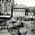 Der Obstmarkt ca. 1930, im Hintergrund das Warenhaus Forchheimer & Schloss, Eisen-Walter und die Gaststätte Zur Walhalla
