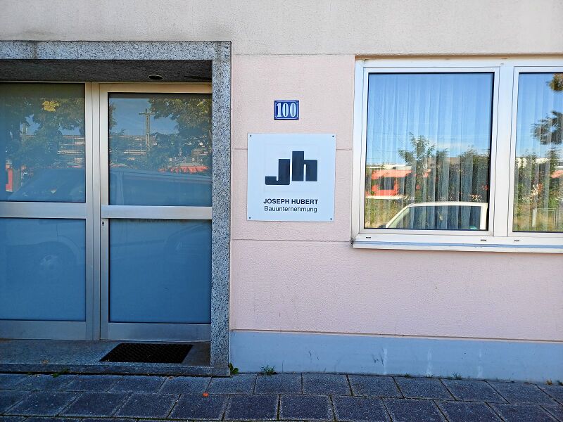 Datei:2023-09-21 Eingang der Fa. Joseph Hubert.jpg