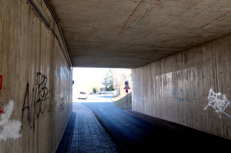 Datei:Bahnunterführung Scherbsgraben Feb 2021 1.jpg