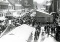 Schausteller auf der Michaelis-Kirchweih am Hallplatz hinter der Kirche Zu unseren Lieben Frau mit Blick in die Alexanderstraße, 1937