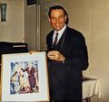 Kurt Engel erhält vom Chor ein Gemälde zu seinem 50. Geburtstag 1975