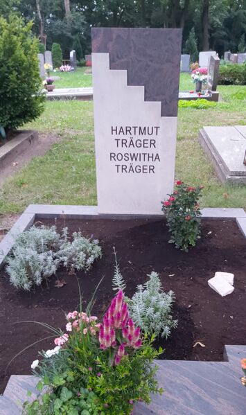 Datei:Grabstätte Hartmut Träger1.jpg