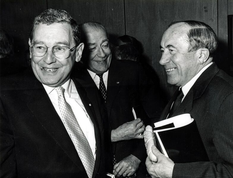 Datei:NL 16-127-263 Scherzer OB Verabschiedung OAR Hechel Präs Krauß Dollinger MdB 28 April 1984.jpg