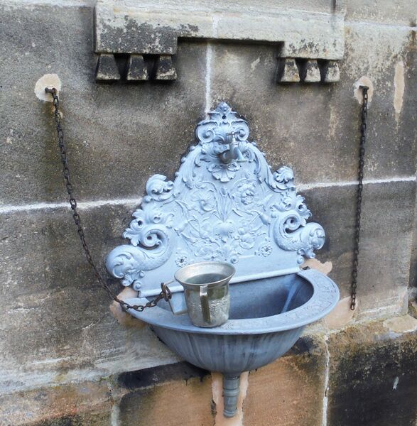 Datei:Isr. Fh Wasserbecken zuvor DSC05079 (2).JPG