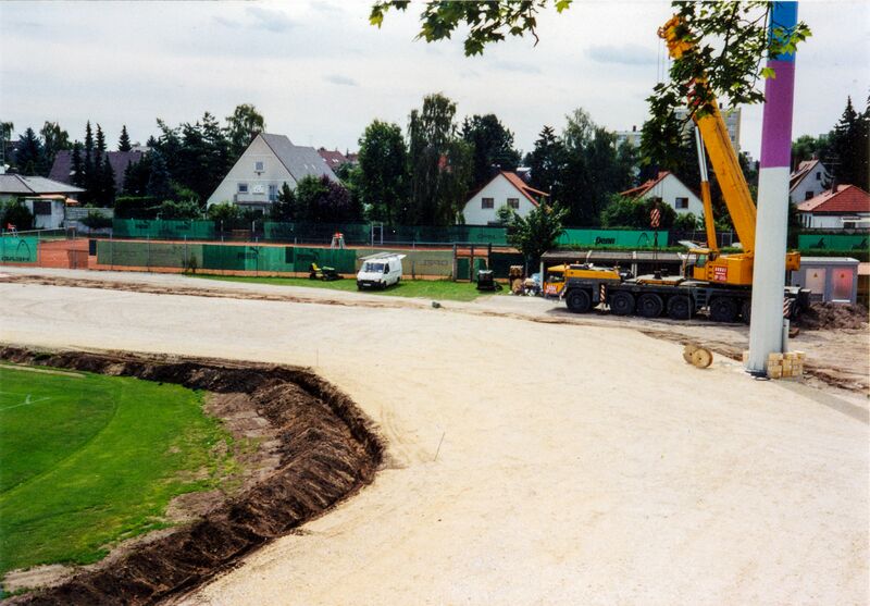 Datei:NL-FW 04 1186 KP Schaack Bauarbeiten Flutlichtmast 1 August 1999.jpg