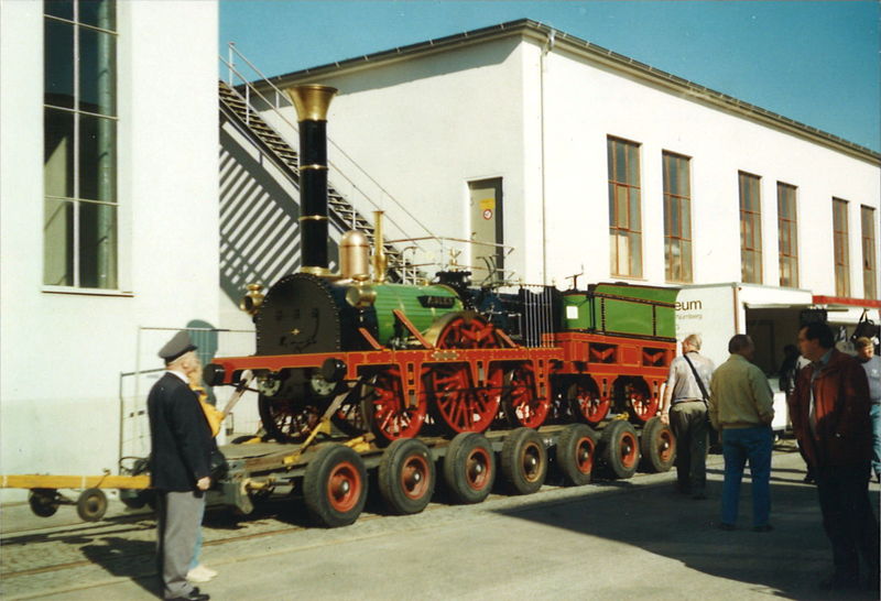 Datei:75 Jahre Omnibusverkehr.jpg