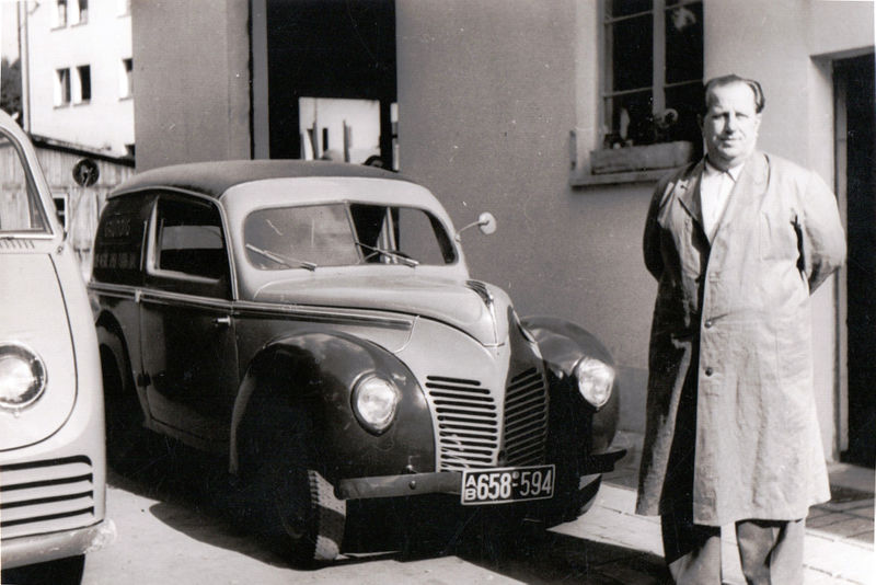 Datei:Grundig Fuhrpark 13 Kurgartenstraße.jpg