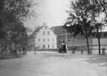 Alte Sauweiherbrücke mit Zollhäuschen, dahinter die Foerstermühle (vor 1905)