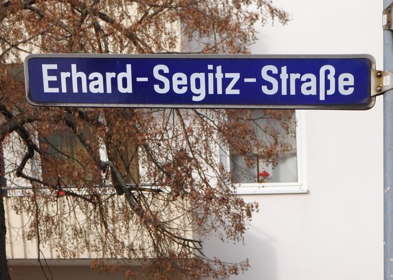Datei:Erhard-Segitz-Straße.jpg