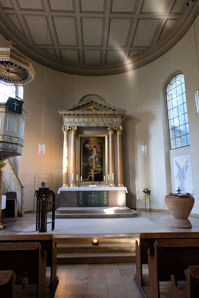 Datei:Auferstehungskirche Altar 2017 1.jpg