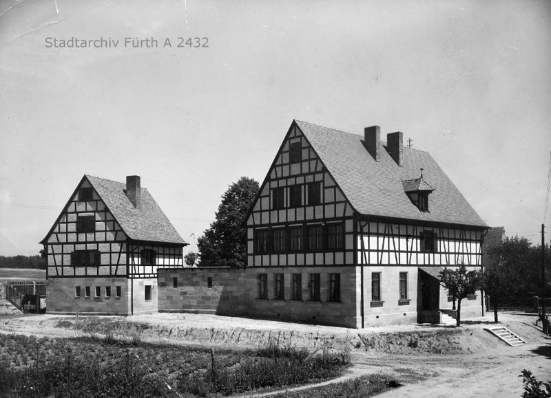 Datei:A2432 Schule Unterfarrnbach neu.jpg