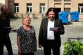 Ayhan Yesil mit Mutter bei der Einweihung des Denkmals zum Dank der Gastarbeiter in Fürth, Juli 2021