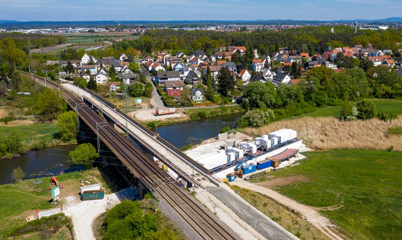 Datei:Geh- und Radwegbrücke Regnitz April 2020 1.jpg