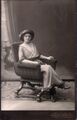 Marie Frank als 18-jährige Kontoristin, 1913