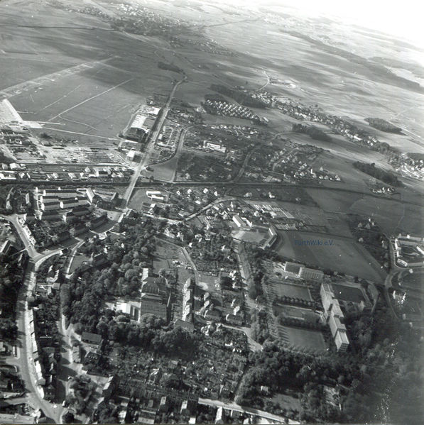 Datei:Luftbild Fürth West 1955 S1447 Bergbräu Klinikum Flughafen.jpg