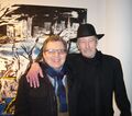 Kunstlehrer Klaus Schmidt mit ehemaligem Schüler Bernd Jesussek bei einer Vernissage der Galerie Edler im City Center