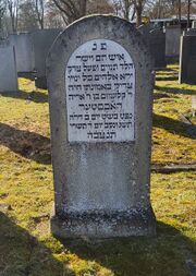 Kalonimus Höchster Grabstein.jpg