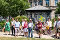 Bürgermeister Braun und weitere Stadträte zur Eröffnungen der Frei Luft Galerie 2023 am Bahnhofplatz, Juni 2023