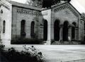 Die ehem. Leichenhalle, das heutige Kolumbarium auf dem Fürther Hauptfriedhof, Juli 1967