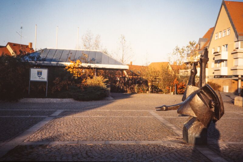 Datei:NL-FW 05 0221 KP Schaack Stadthalle Brunnen 23.10.1989.jpg
