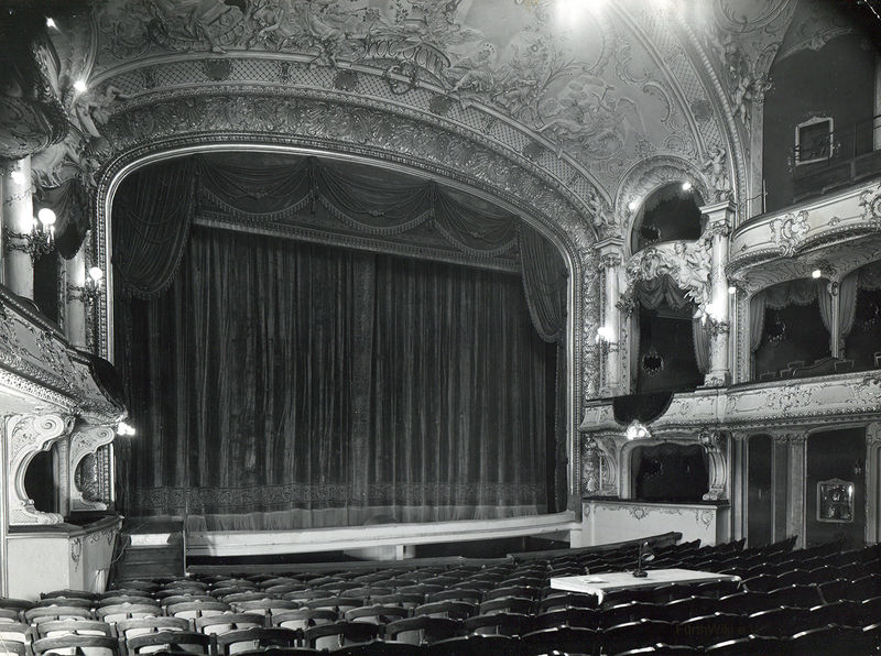 Datei:Stadttheater 1937 Bühne.jpg