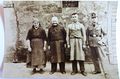 Foto der Familie Büchel 1940 auf ihren Hof in Stadeln. 2. v. r. Besitzer Christof Büchel, mit RAD Uniform daneben sein Bruder. Links von ihm sein Großvater und seine Mutter.