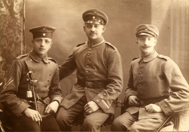 Datei:Ludwig, Adam und Fritz Schildknecht 1914.jpg