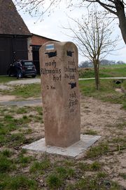 Flexdorfer Straße (Sandsteinsäule) April 2020 3.jpg