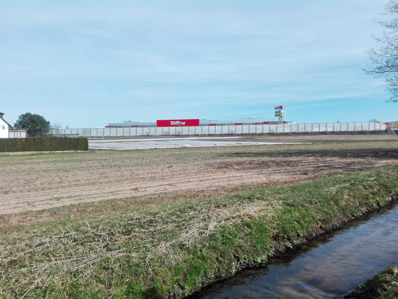 Datei:Herboldshof Höffner 03 2020.jpg