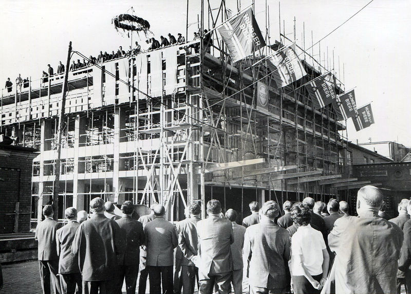 Datei:Humbser Richtfest 1970.jpg