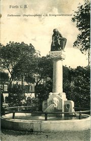 Zierbrunnen Hopfenzupferin.jpg